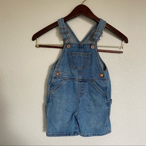 Levi’s baby denim short overalls size 24 months - Picture 2 of 6